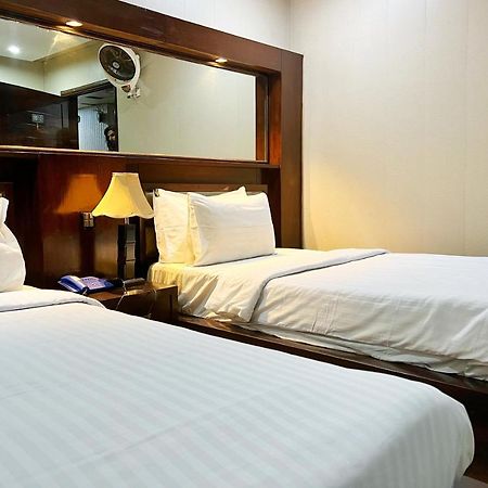 Bling Hotel International Multan Exterior foto