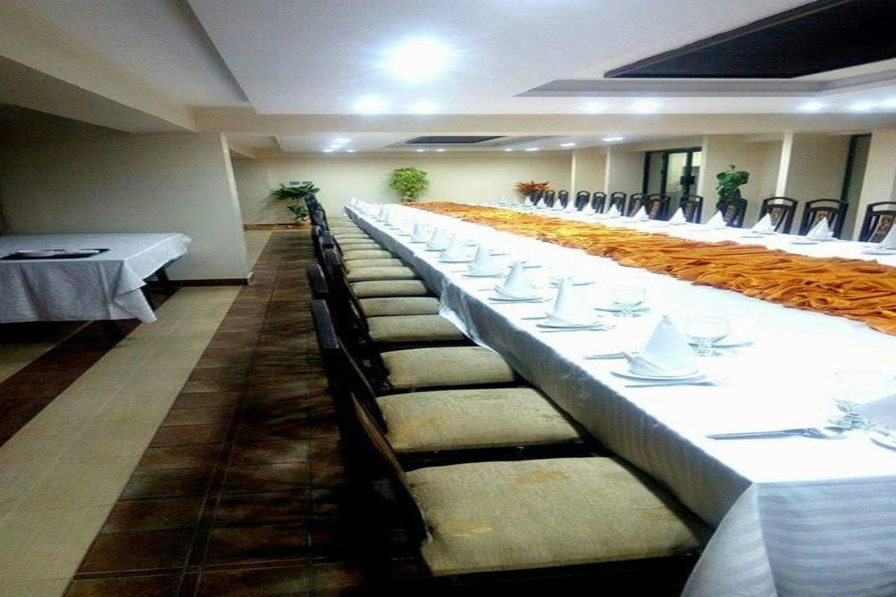 Bling Hotel International Multan Exterior foto
