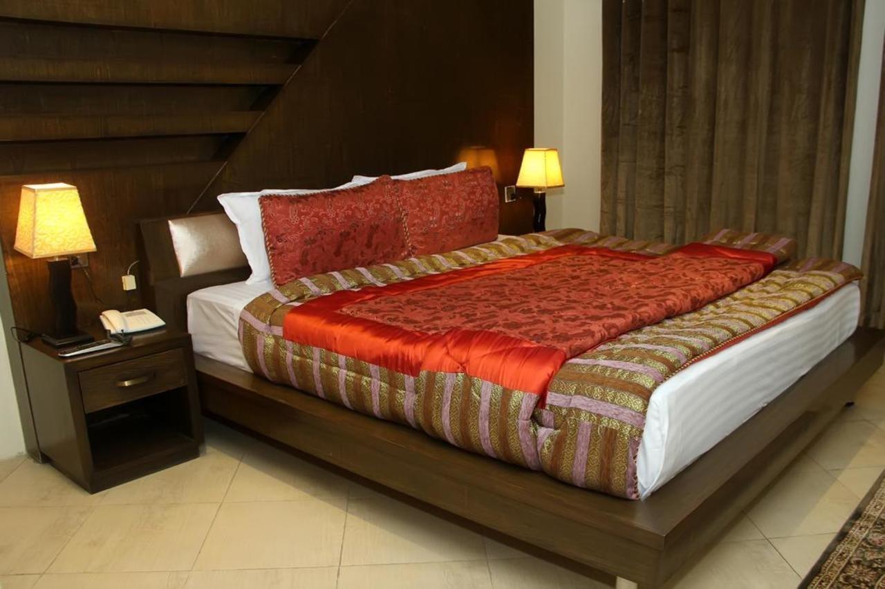 Bling Hotel International Multan Exterior foto
