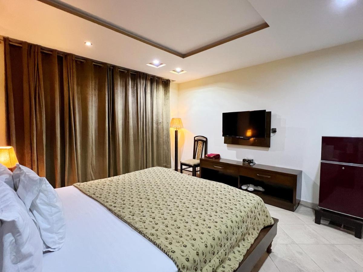 Bling Hotel International Multan Exterior foto