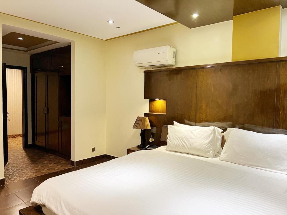 Bling Hotel International Multan Exterior foto