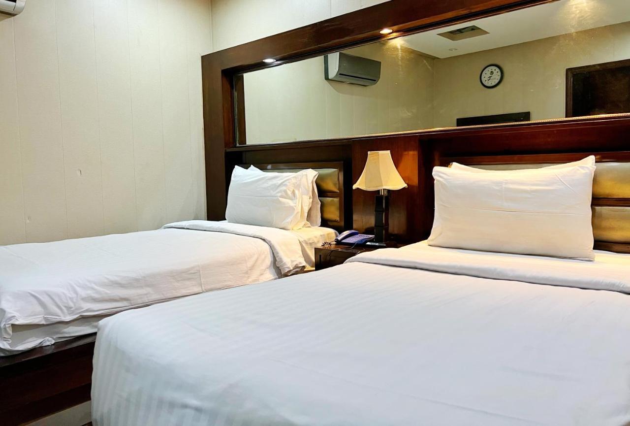 Bling Hotel International Multan Exterior foto
