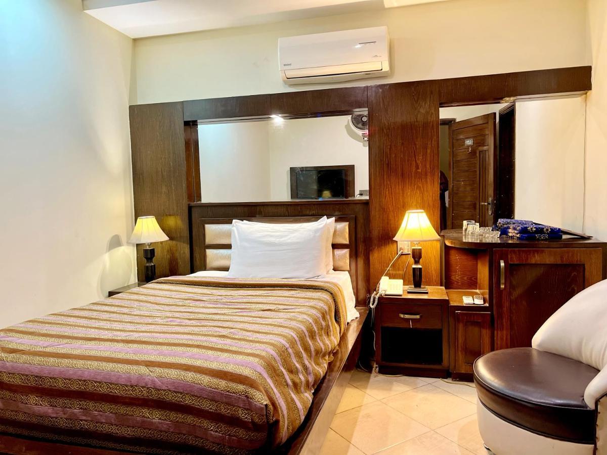 Bling Hotel International Multan Exterior foto