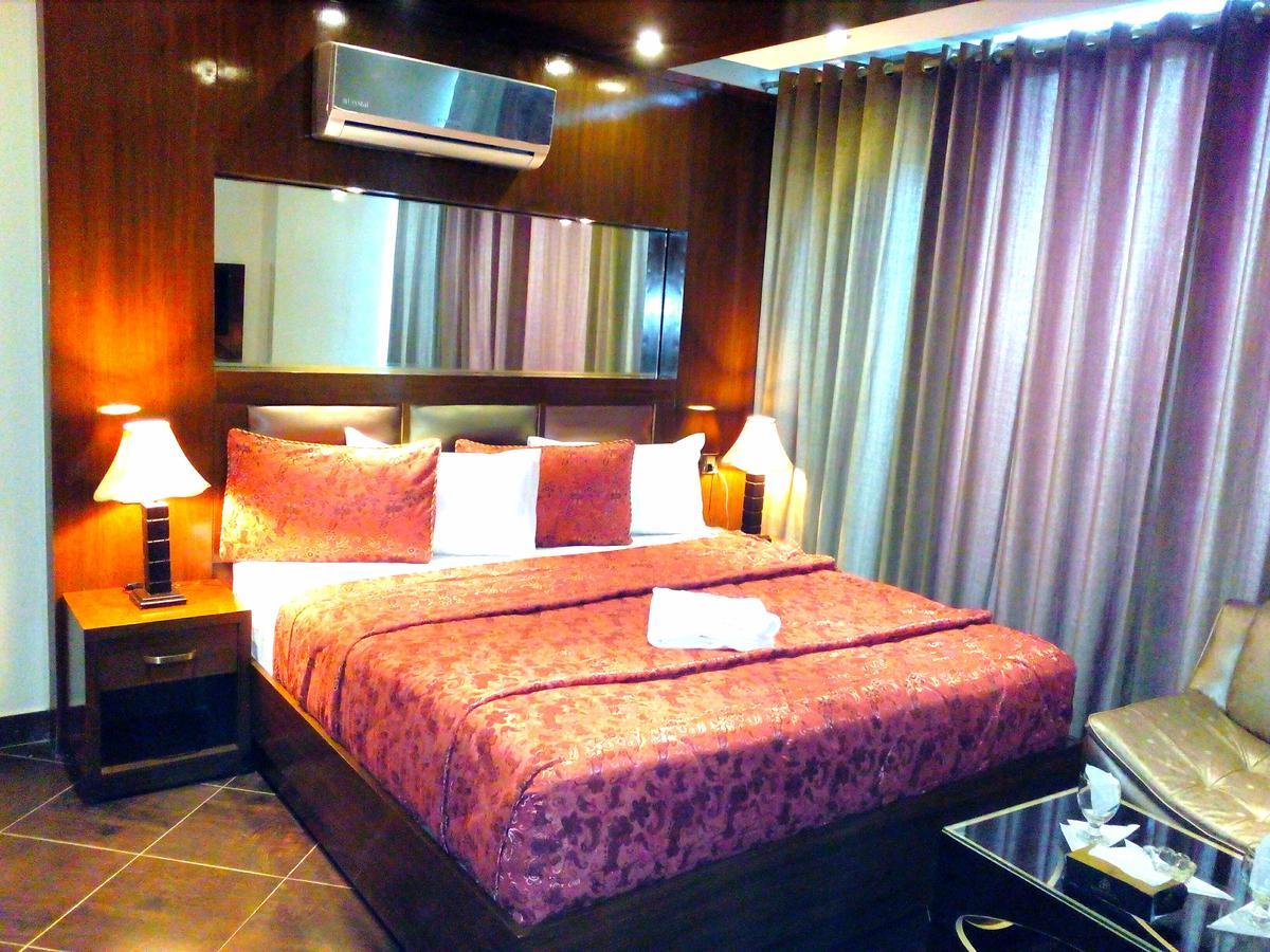 Bling Hotel International Multan Exterior foto
